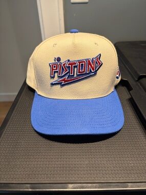 Mitchell & Ness Detroit Pistons Snapback – Pro Pinch Fit